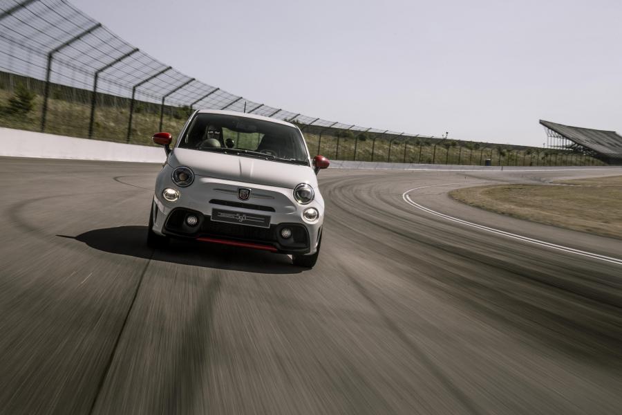  Abarth 595 (312) 2016 года  (UK) (фото 3 из 13)